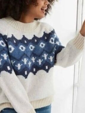 Aerie women's Fair Isle chunky knit sweater in cream and blue.